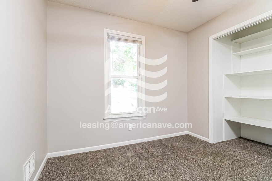 Building Photo - 205 Reseda Dr
