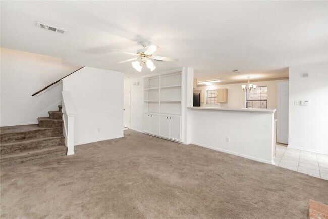 Building Photo - 13834 Trumpetvine St
