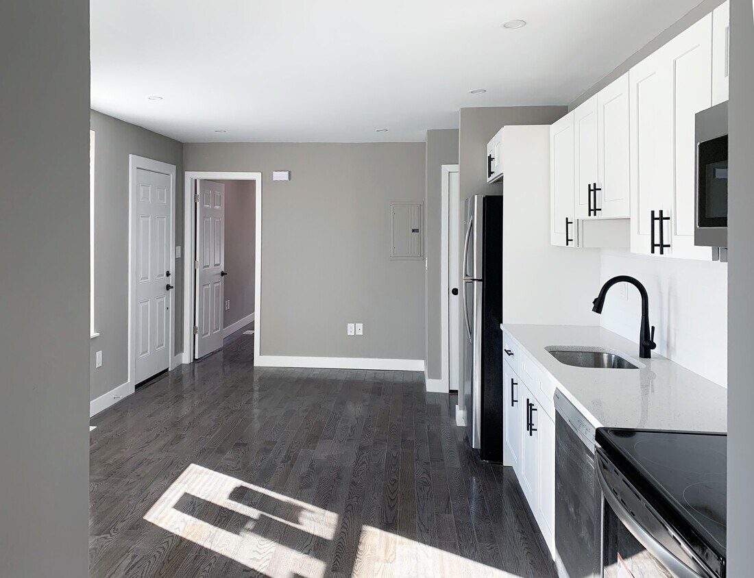 Building Photo - 1379 S 46th St