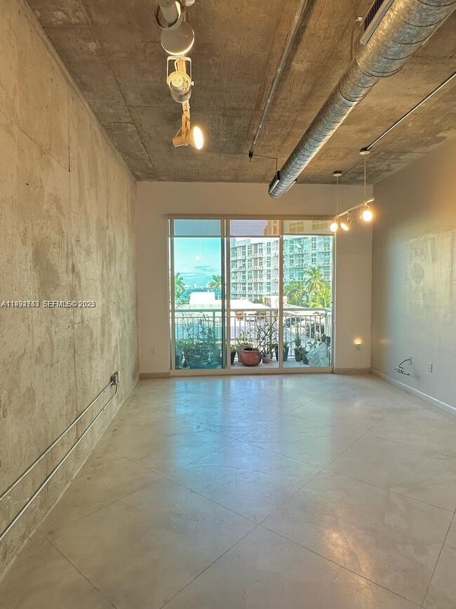 Building Photo - 2001 Biscayne Blvd