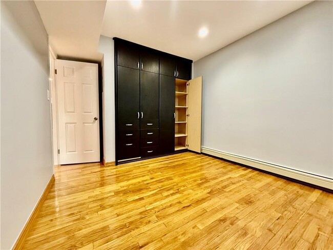 Building Photo - 2240 E 57th Pl