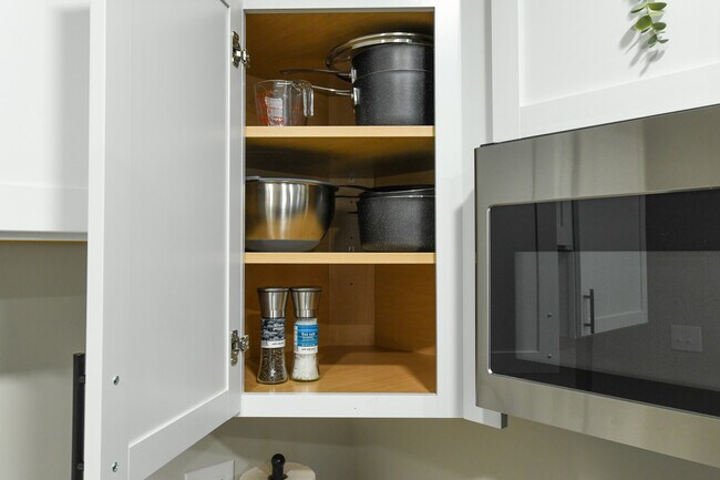 Building Photo - 3022 Auchentoroly Ter