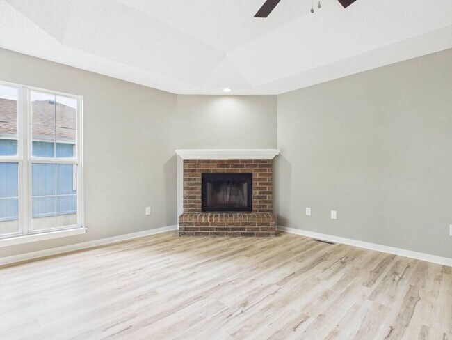 Building Photo - 1206 Foxridge Dr