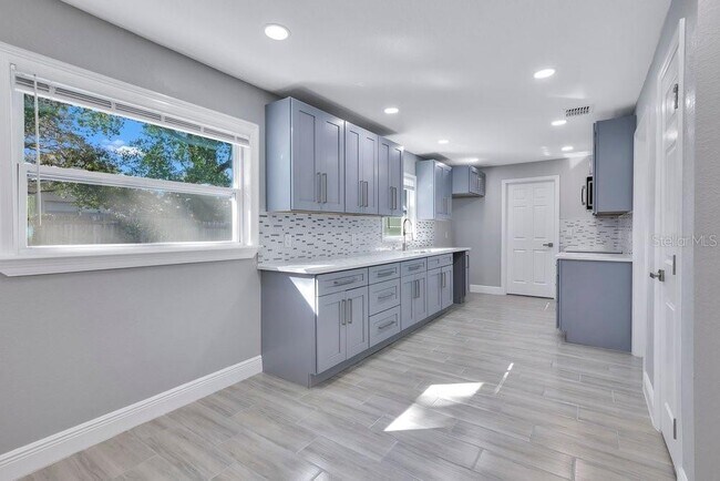 Building Photo - 6616 Blanche Ct