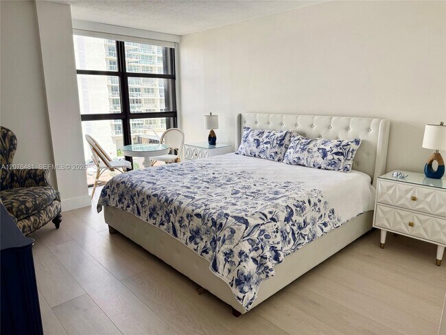 Building Photo - 5757 Collins Ave