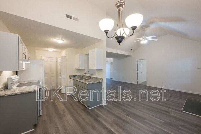 Building Photo - 5689 Isleworth Way