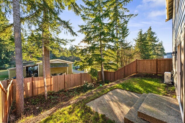 Building Photo - Modern 5-Bedroom, 3 bath home in Port Orchards Stetson Heights Neighborhood