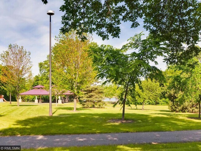 Building Photo - 790 Parkside Ln