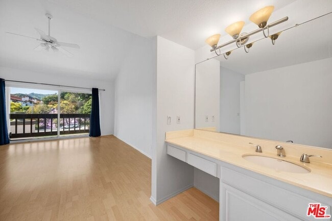 Building Photo - 1646 Palisades Dr