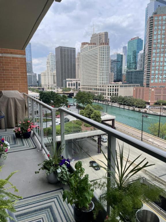 Building Photo - 420 E Waterside Dr