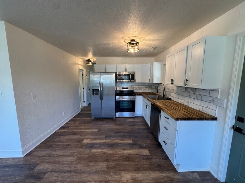 Building Photo - 1712 Vada Cir