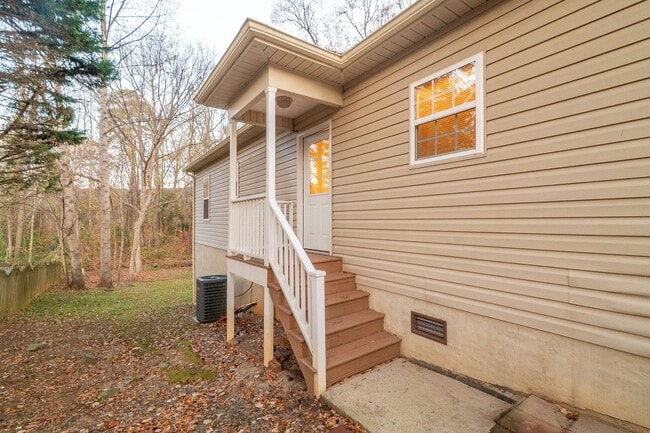Building Photo - Charming 3 Bedroom, 2 Bathroom Home in Matthews!