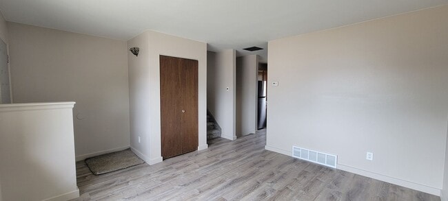 Building Photo - 3 Bedroom 1.5 Bathroom Home