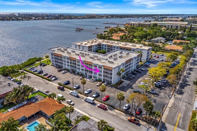 Building Photo - 1502 S Lakeside Dr