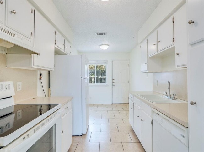 Building Photo - 3404 Willowrun Cove