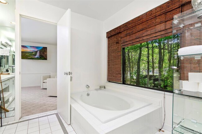 Building Photo - 24 N Quarter Rd