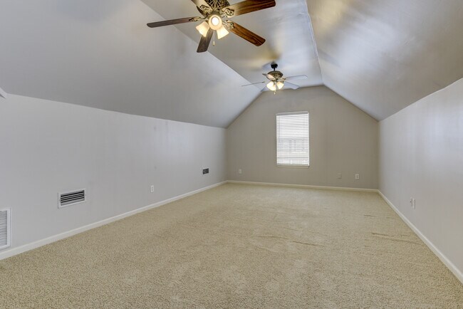 Building Photo - 3004 Helmsdale Ln