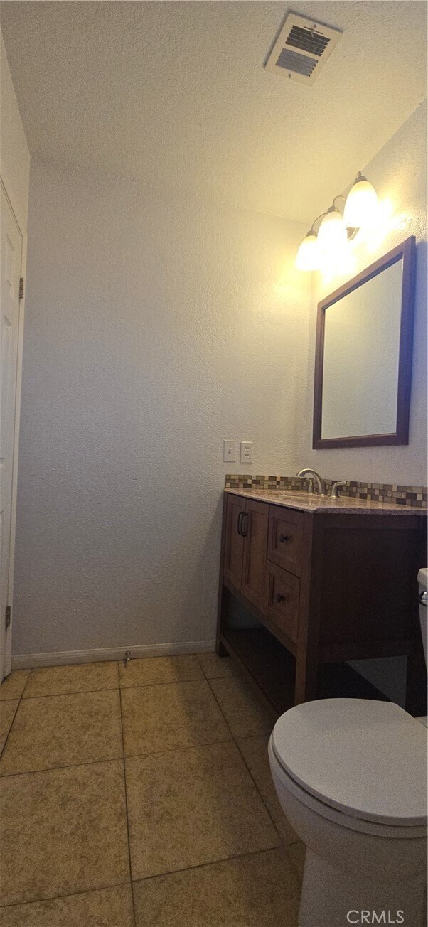 Building Photo - 53470 Avenida Alvarado
