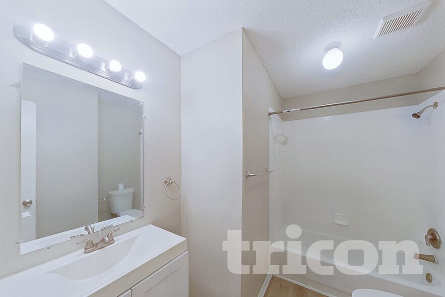 Building Photo - 232 Tulane Dr