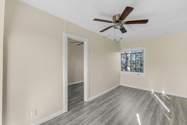 Building Photo - 10627 1/2 S Vermont Ave