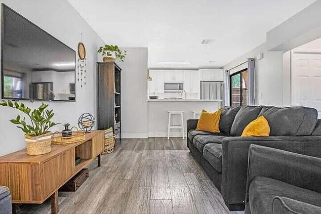 Building Photo - 8033 NW 71st Ct