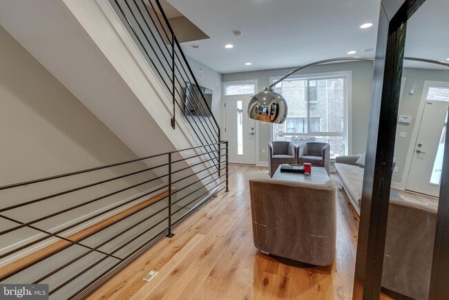 Building Photo - 2022 Kimball St