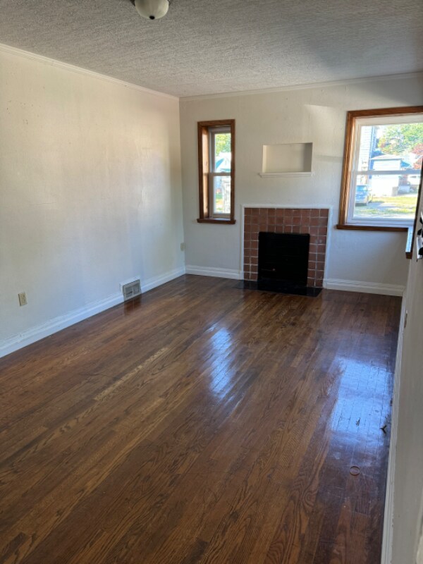 Building Photo - 88 Riverside Dr