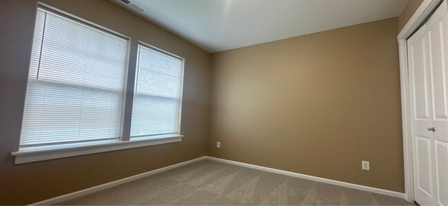 Building Photo - 215 Pioneer Dr