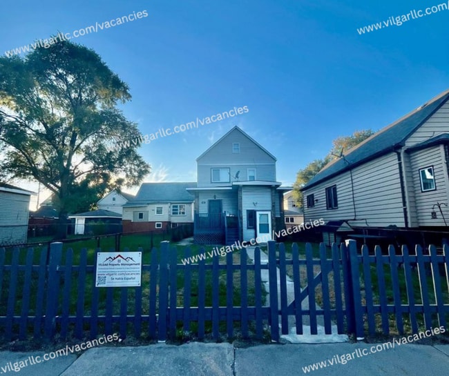 Building Photo - 3910 Deodar St