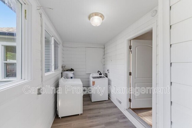 Building Photo - 2405 Greenland Ave