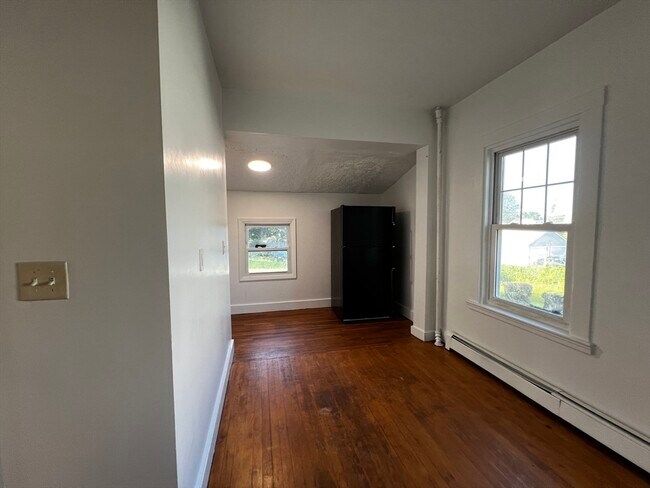 Building Photo - 58 Standish St