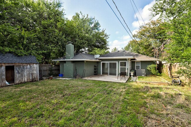 Building Photo - * * * $750 MOVE-IN SPECIAL!!! * * * Charmi...