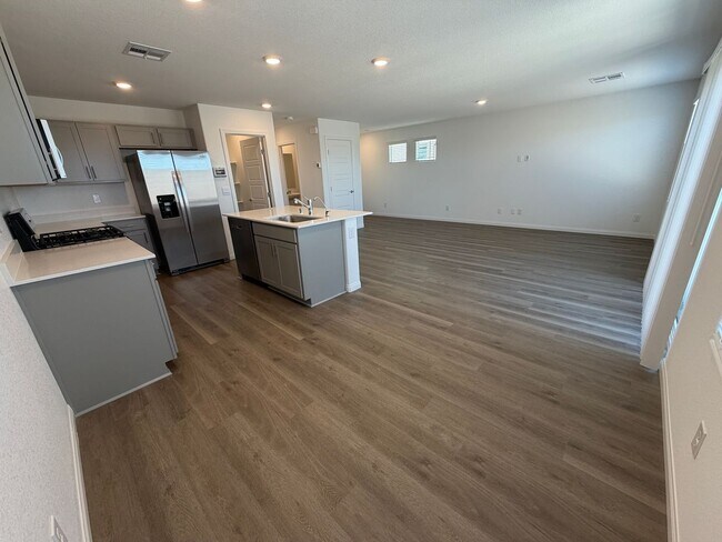 Building Photo - New Build - Never Lived In