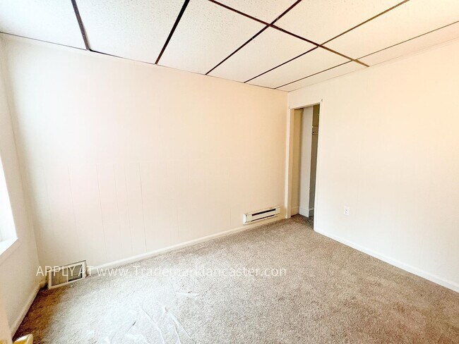 Building Photo - 482 New Dorwart St