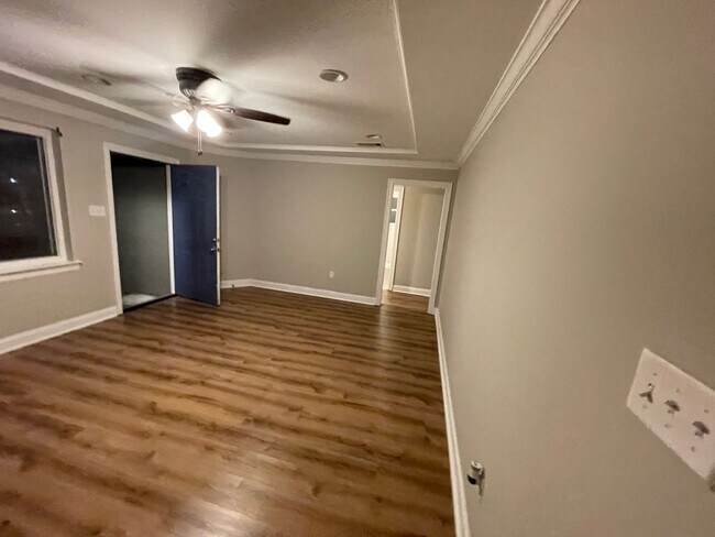 Building Photo - 3715 Winbourne Ave
