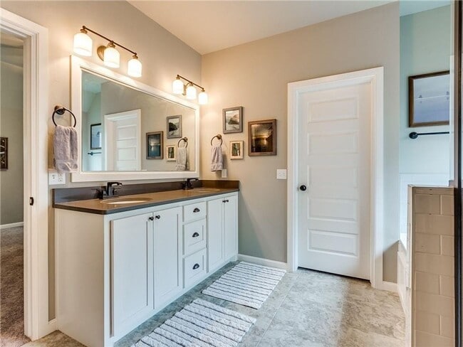 Building Photo - Beautiful 3 bedroom 2 bathroom home in Mon...