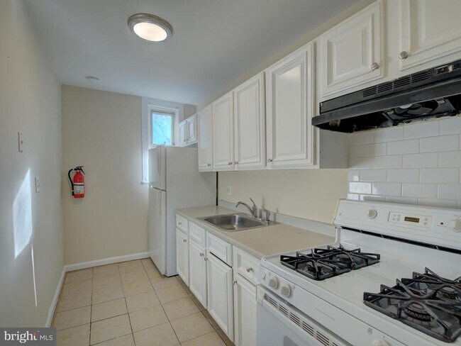 Building Photo - 351 Parkland Pl SE