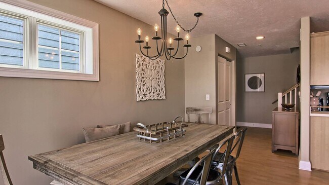 Building Photo - Lovely Condo Available Early September 2024