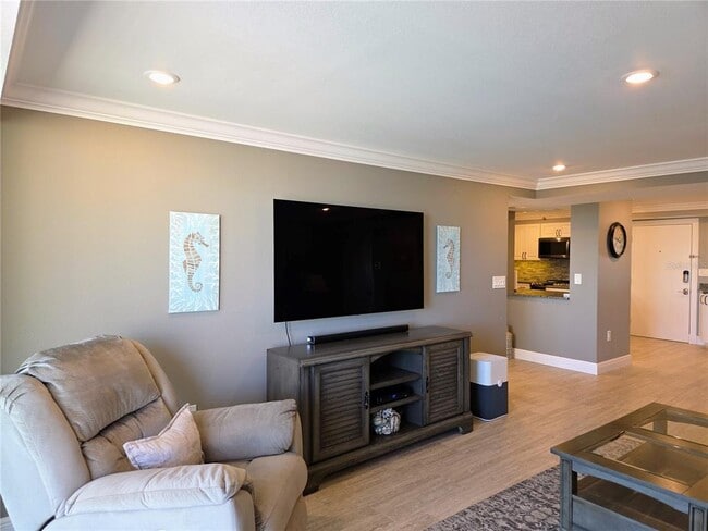 Building Photo - 1 Key Capri