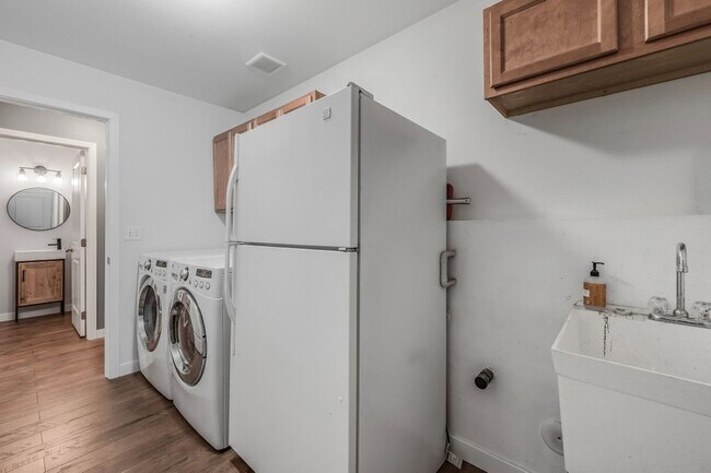 Building Photo - 3324 E Garin Ct