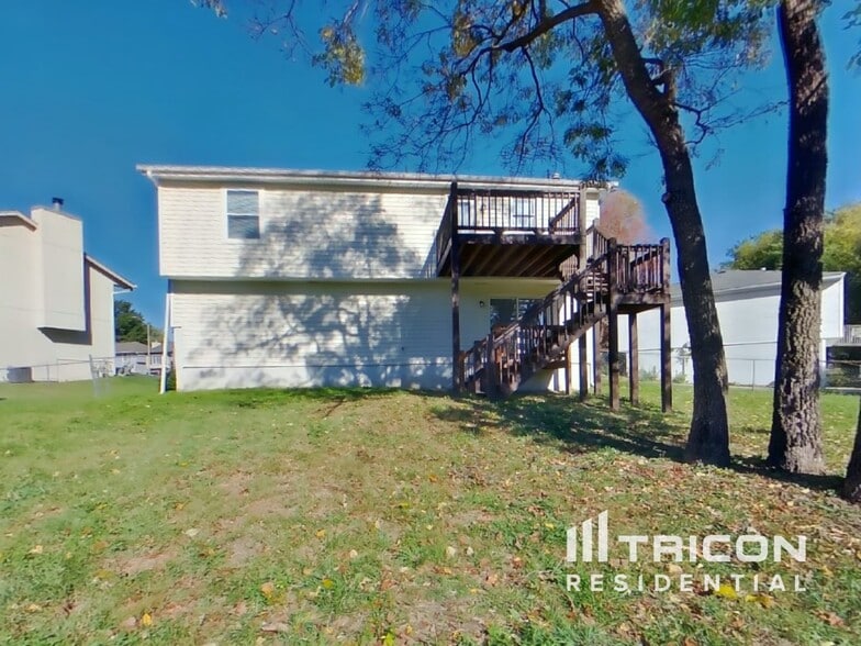 Building Photo - 8835 NE 73rd Ct