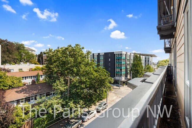 Primary Photo - Perfect Bright 1BR 733sf CapHill Condo!! 9...