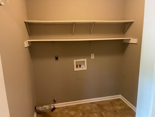 Building Photo - 716 Rosewood Dr