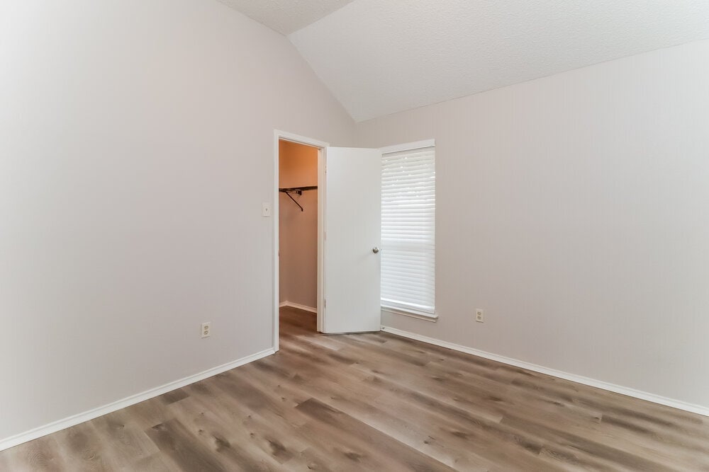 Building Photo - 9008 Willoughby Ct
