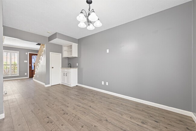 Building Photo - 6700 Richardson Rd