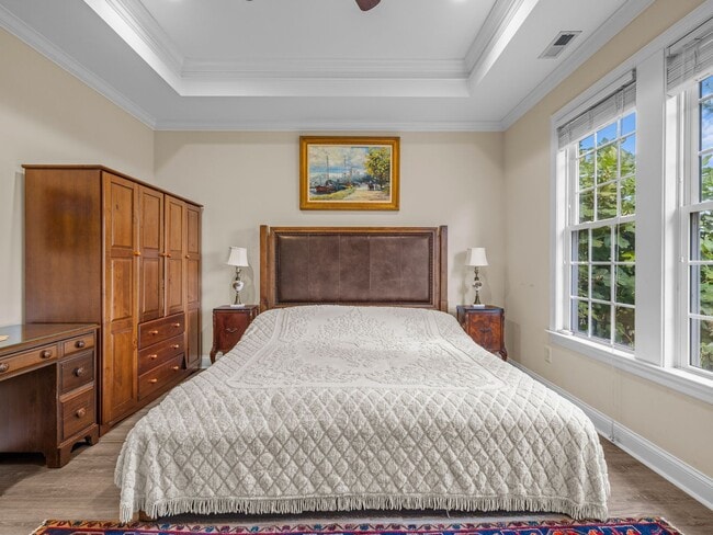 Building Photo - Beauty by the Water!