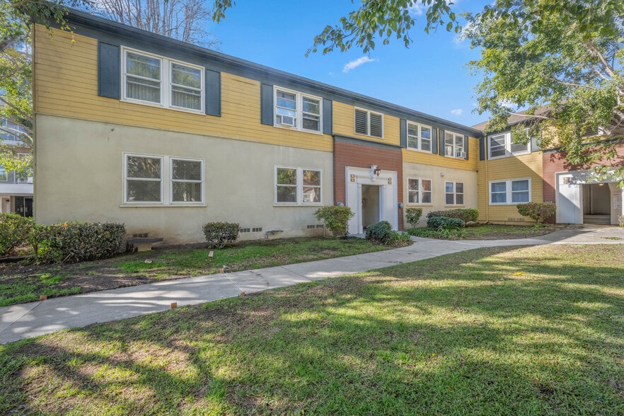 Building Photo - 8734 Belford Ave