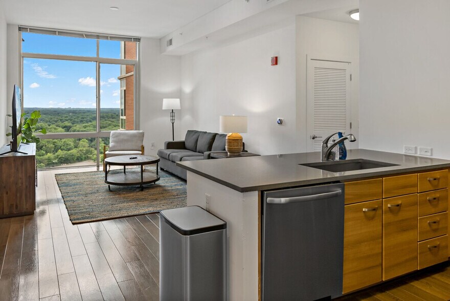 Building Photo - 1720 Saic Dr