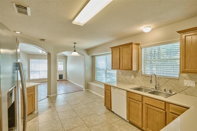 Building Photo - 3733 Breckenridge Dr