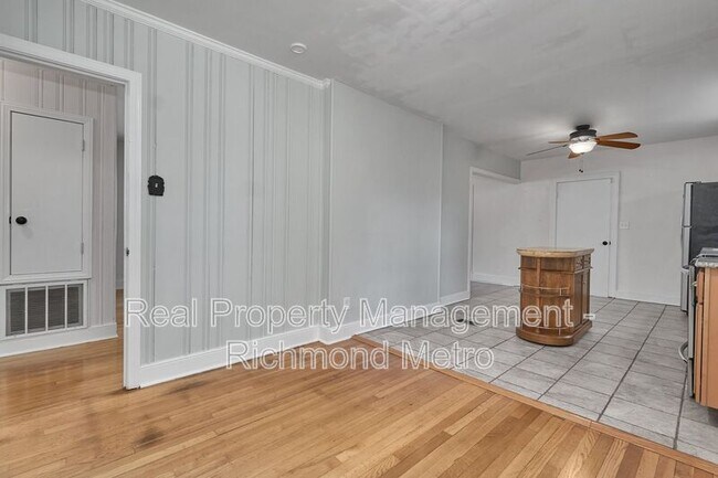 Building Photo - 7421 Dell Dr